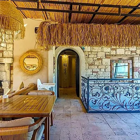 Alacati Aura Otel 3*