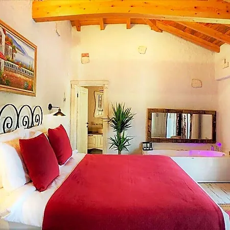 Otel Alacati Aura